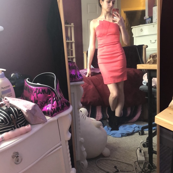 Coral coloured dress. - Picture 4 of 7